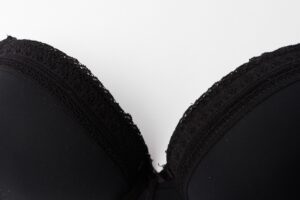 ブラジャーのフィット感を徹底チェック！正しい着用方法と注意点